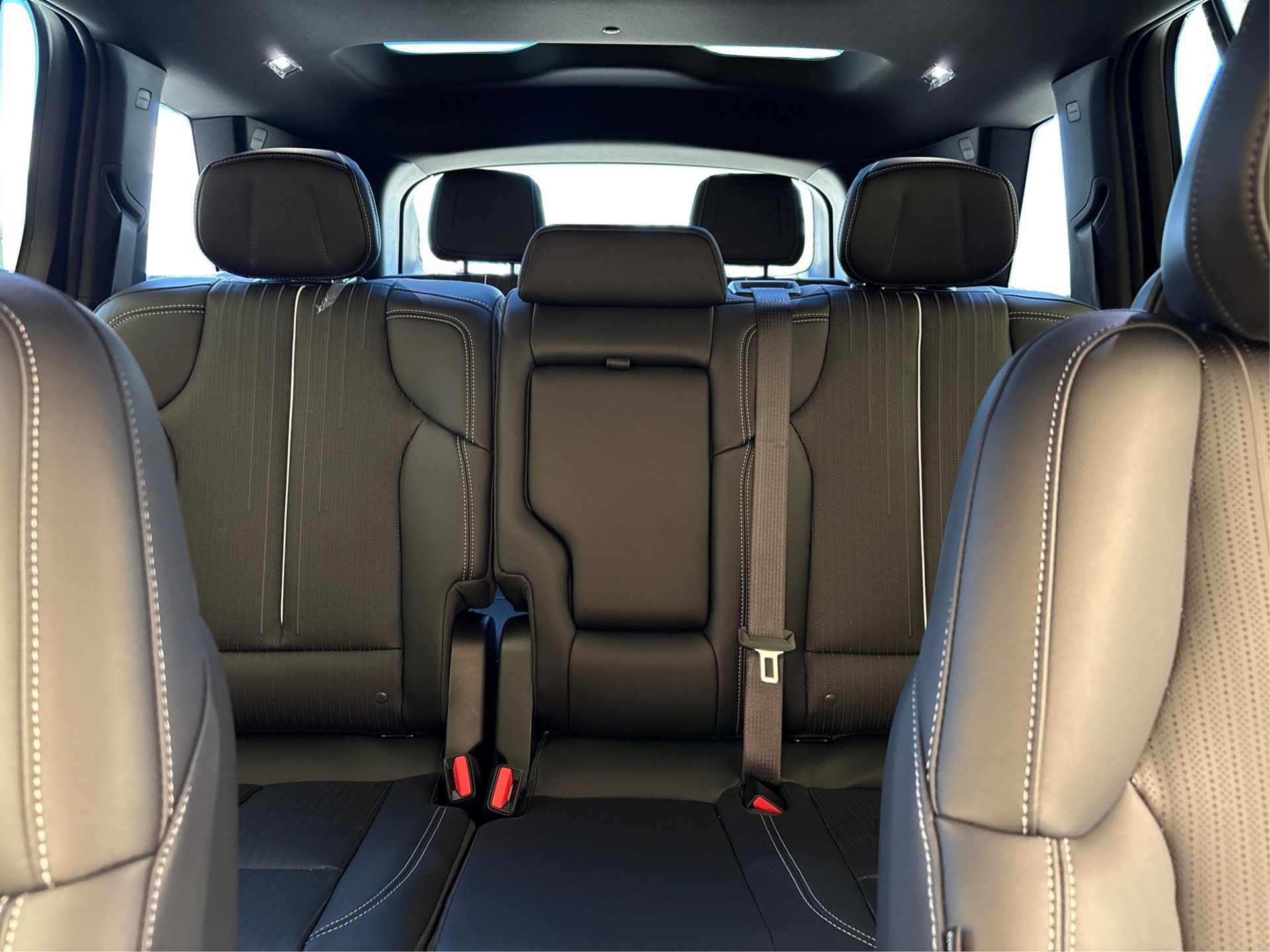 New 2027 Cadillac Vistiq Luxury AWD/4WD image 17