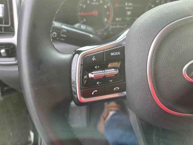 Used 2021 Kia Sorento S image 14