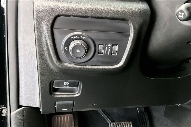 Used 2024 Jeep Grand Cherokee Limited w/ Luxury Tech Group II image 39