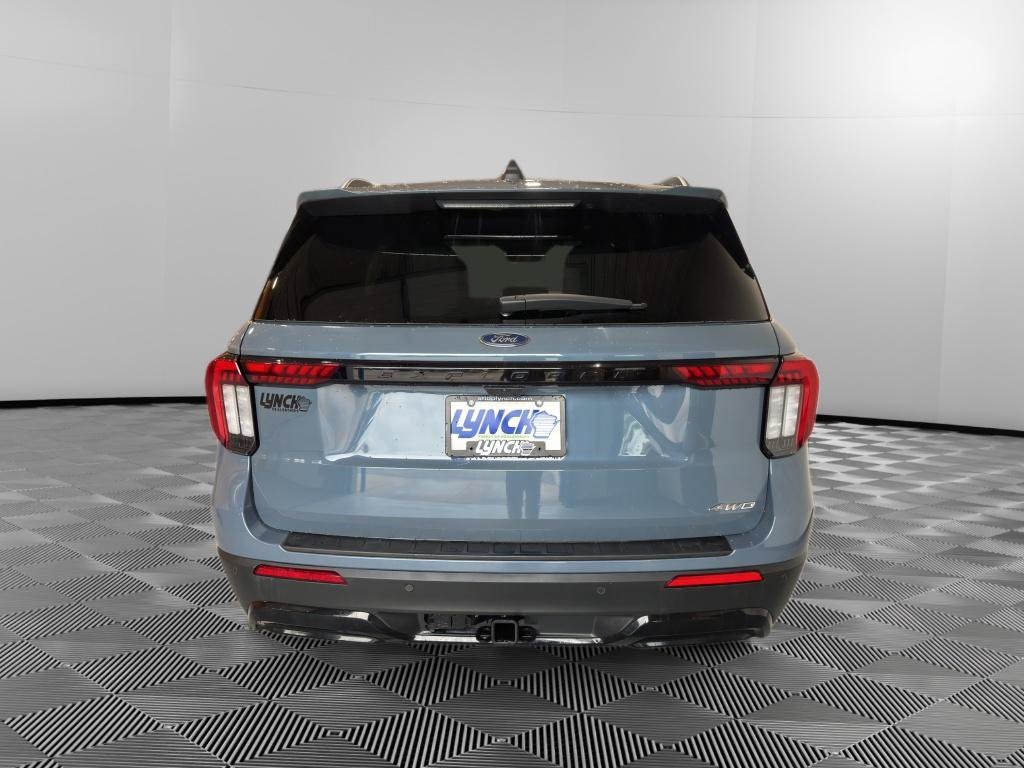 Used 2025 Ford Explorer ST-Line w/ ST-Line Street Pack AWD/4WD image 4