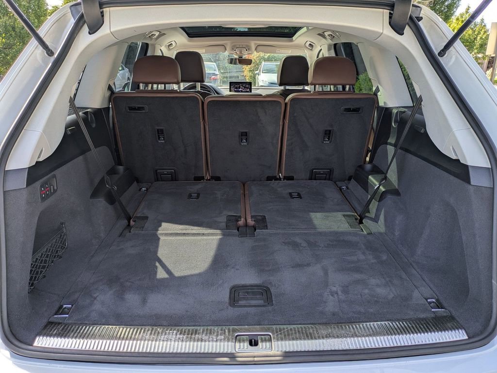 Used 2018 Audi Q7 3.0T Prestige image 32