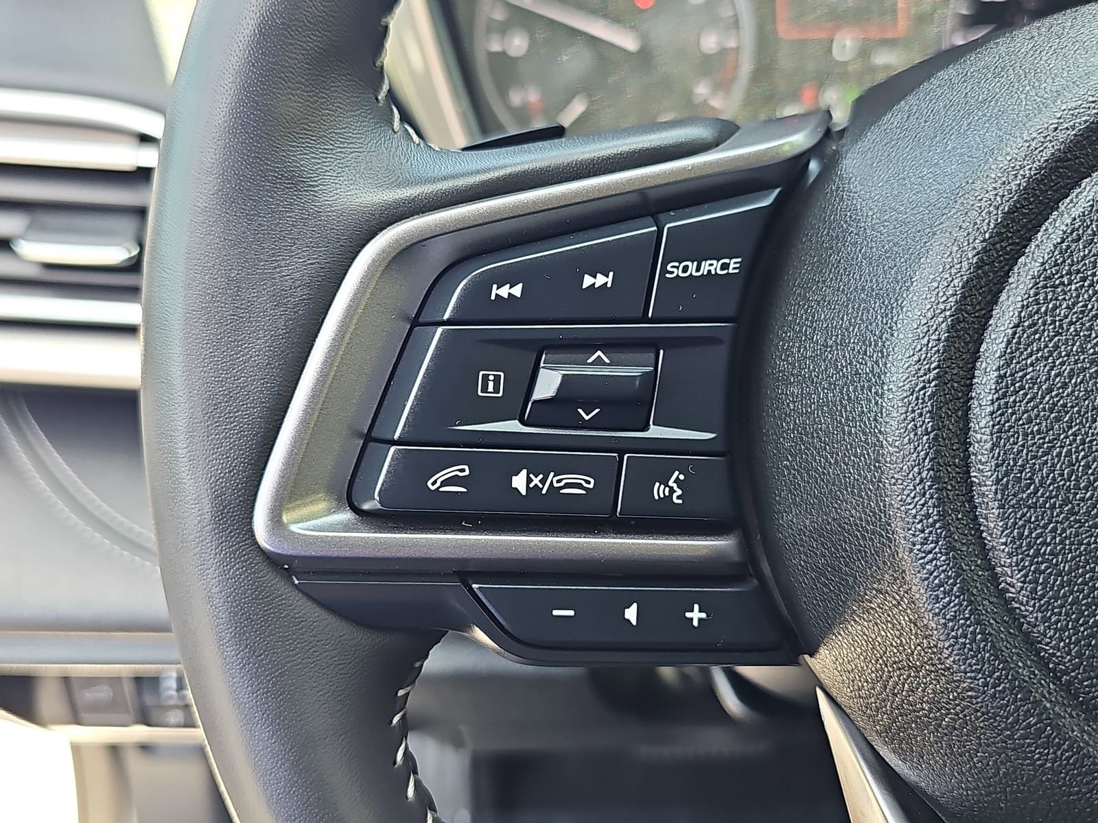 Certified 2025 Subaru Outback Touring XT AWD/4WD image 17