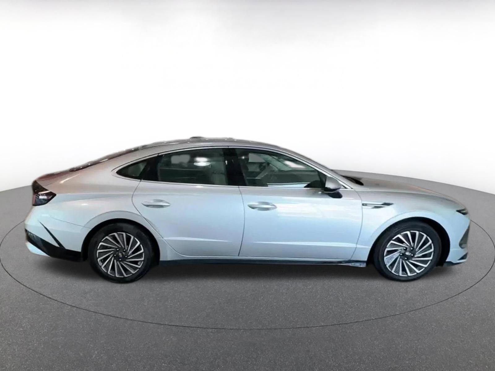 Used 2025 Hyundai Sonata SEL FWD image 14