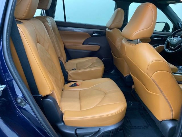 Certified 2022 Toyota Highlander Platinum image 40