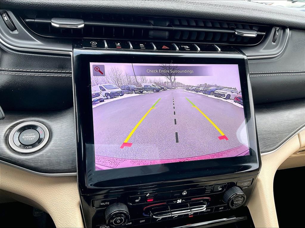 Used 2023 Jeep Grand Cherokee Limited image 18