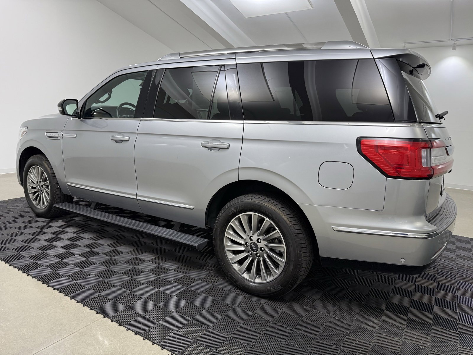 Used 2020 Lincoln Navigator 2WD image 5