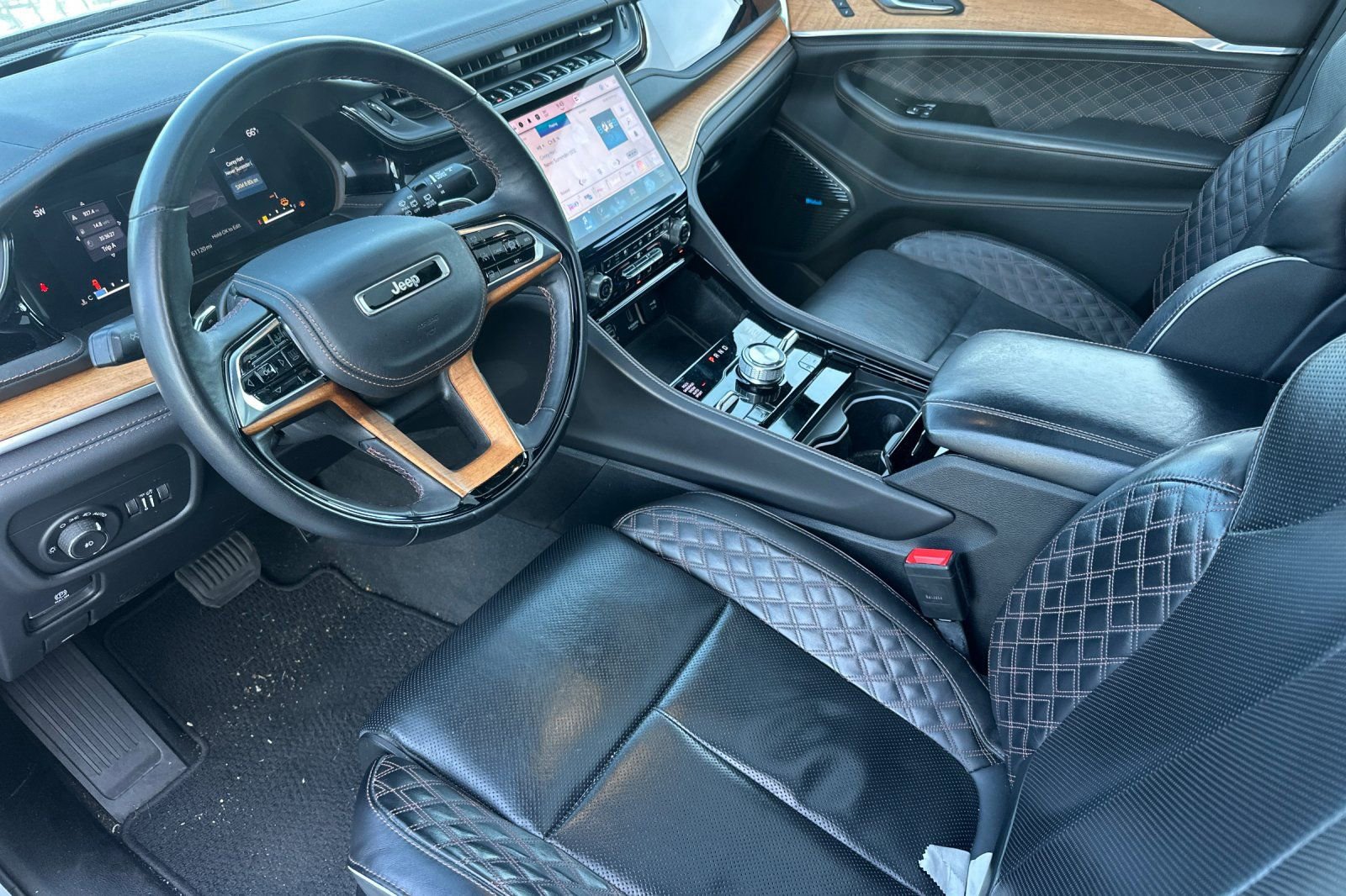 Used 2022 Jeep Grand Cherokee L Summit AWD/4WD image 10