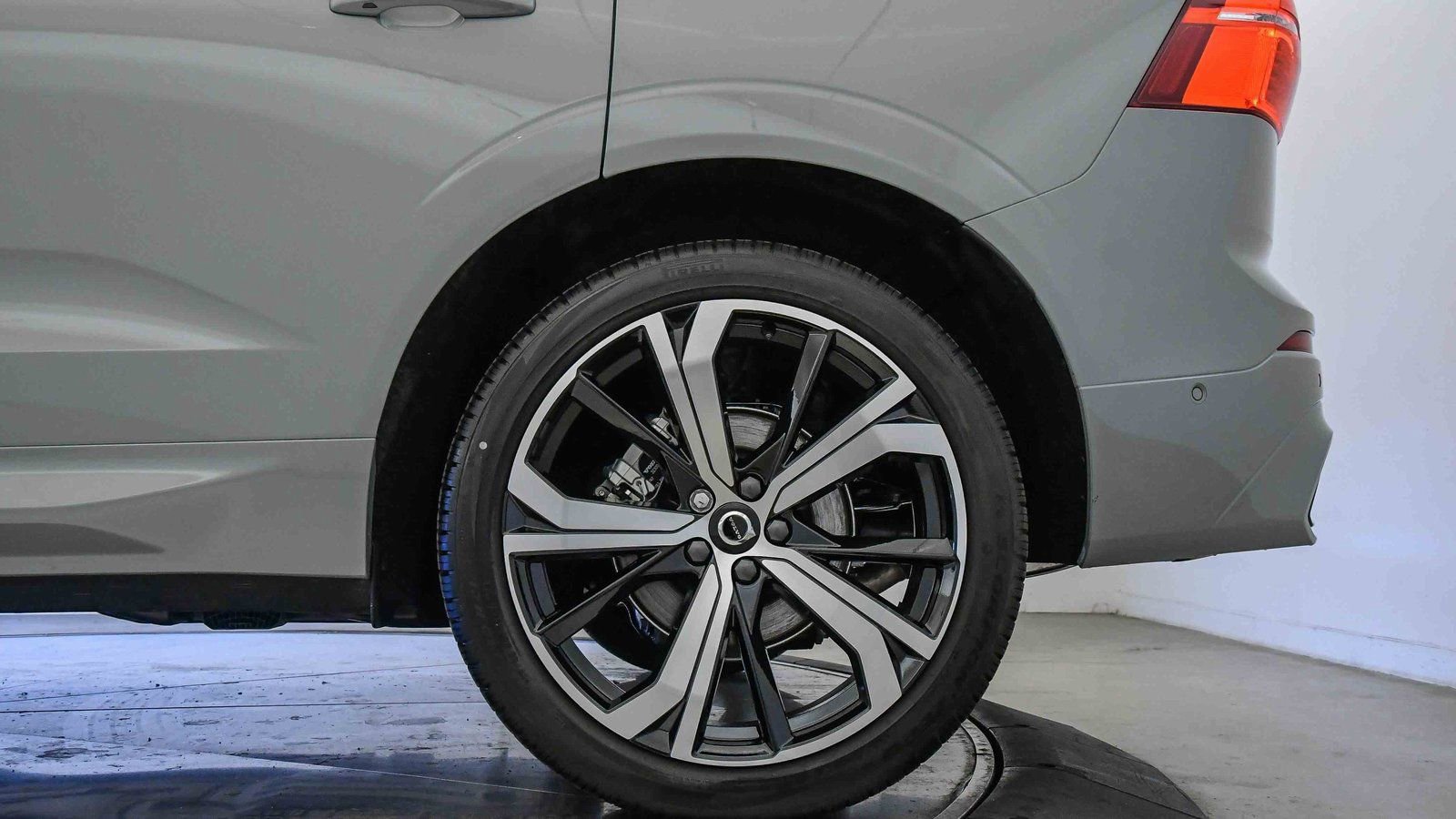 Certified 2025 Volvo XC60 B5 Ultra w/ Protection Package Premier image 10