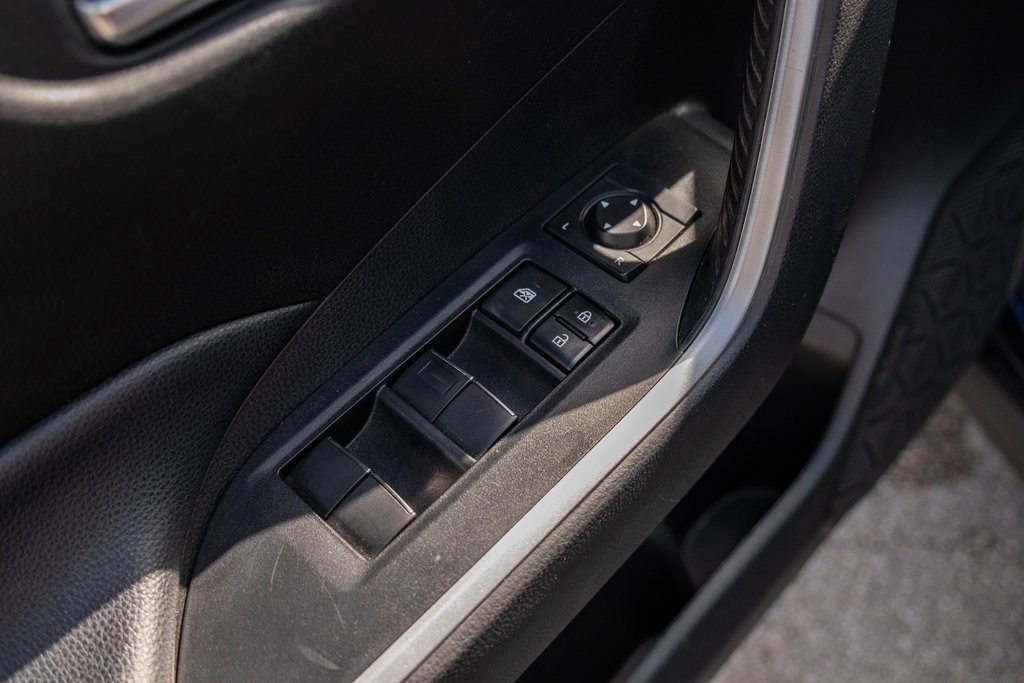 Used 2021 Toyota RAV4 XLE Premium image 11