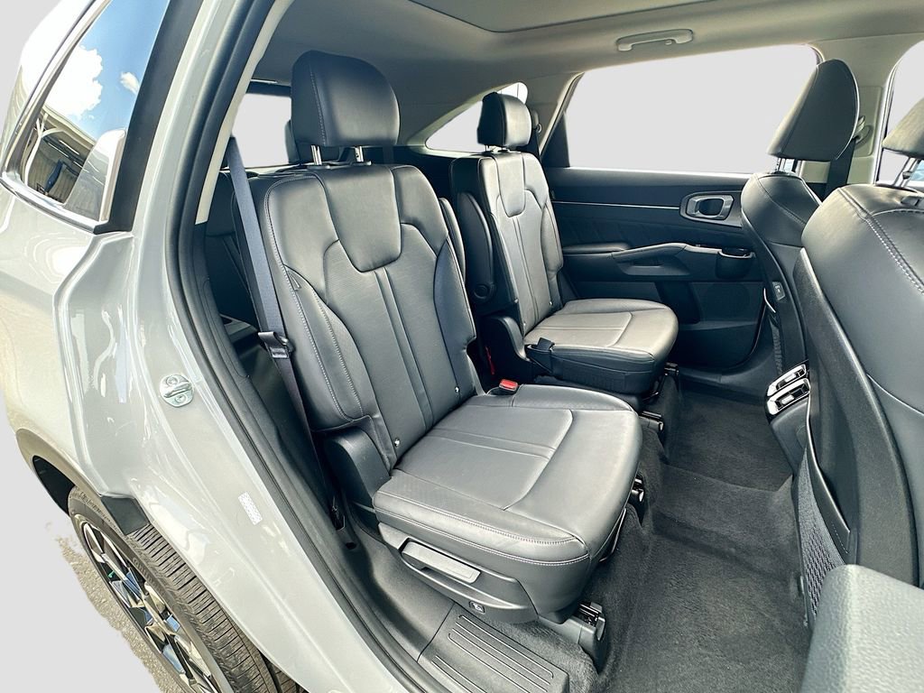 Certified 2024 Kia Sorento SX image 28