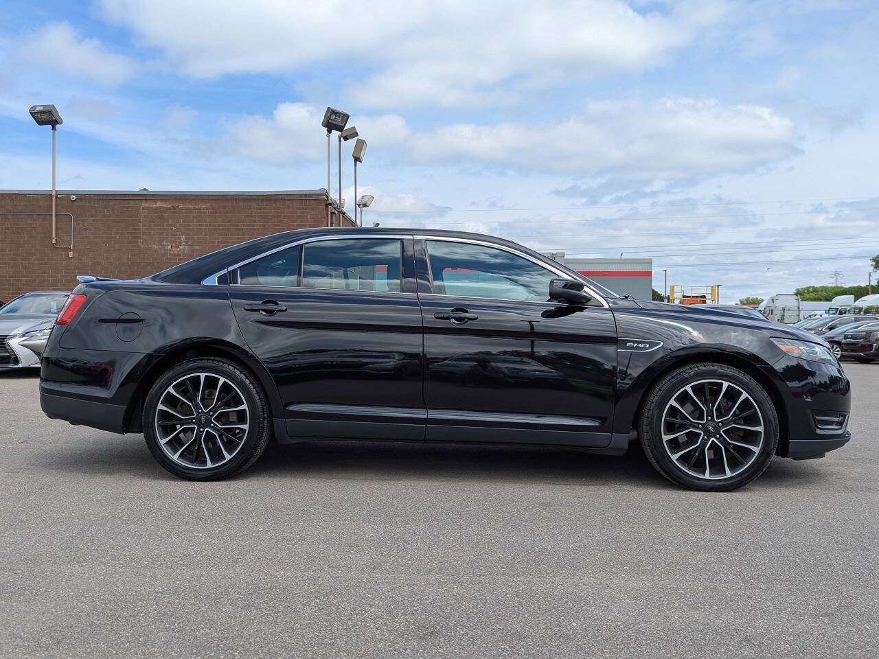Used 2019 Ford Taurus SHO w/ Driver Assist Package AWD/4WD image 4