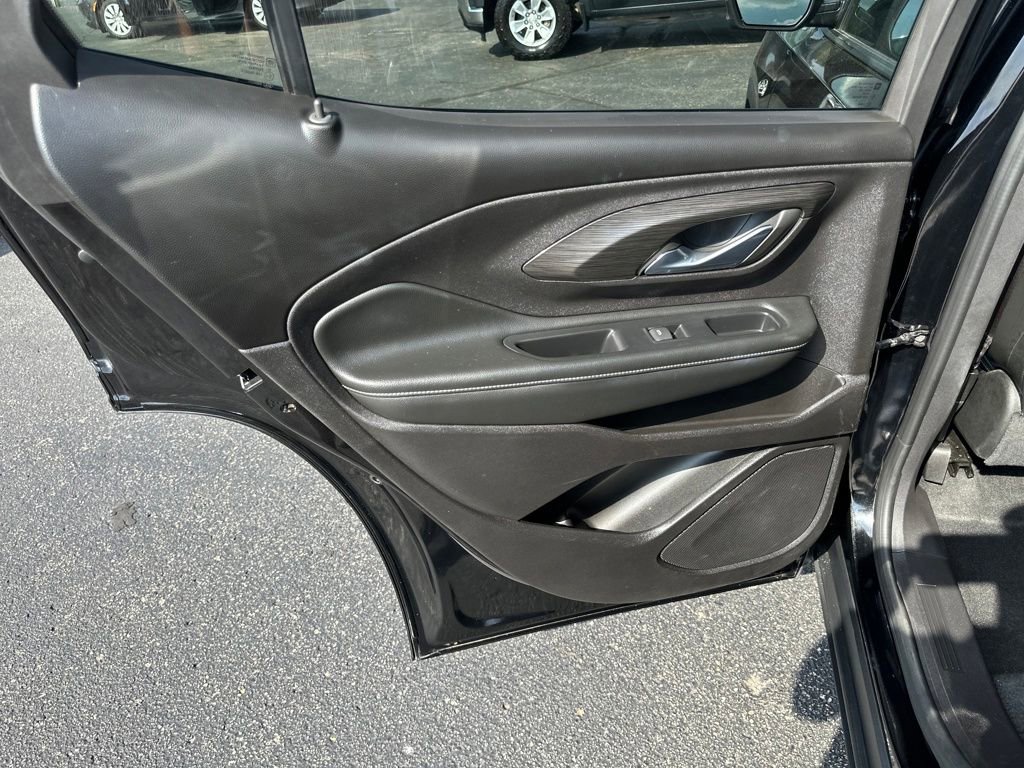 Used 2024 GMC Terrain SLT image 31