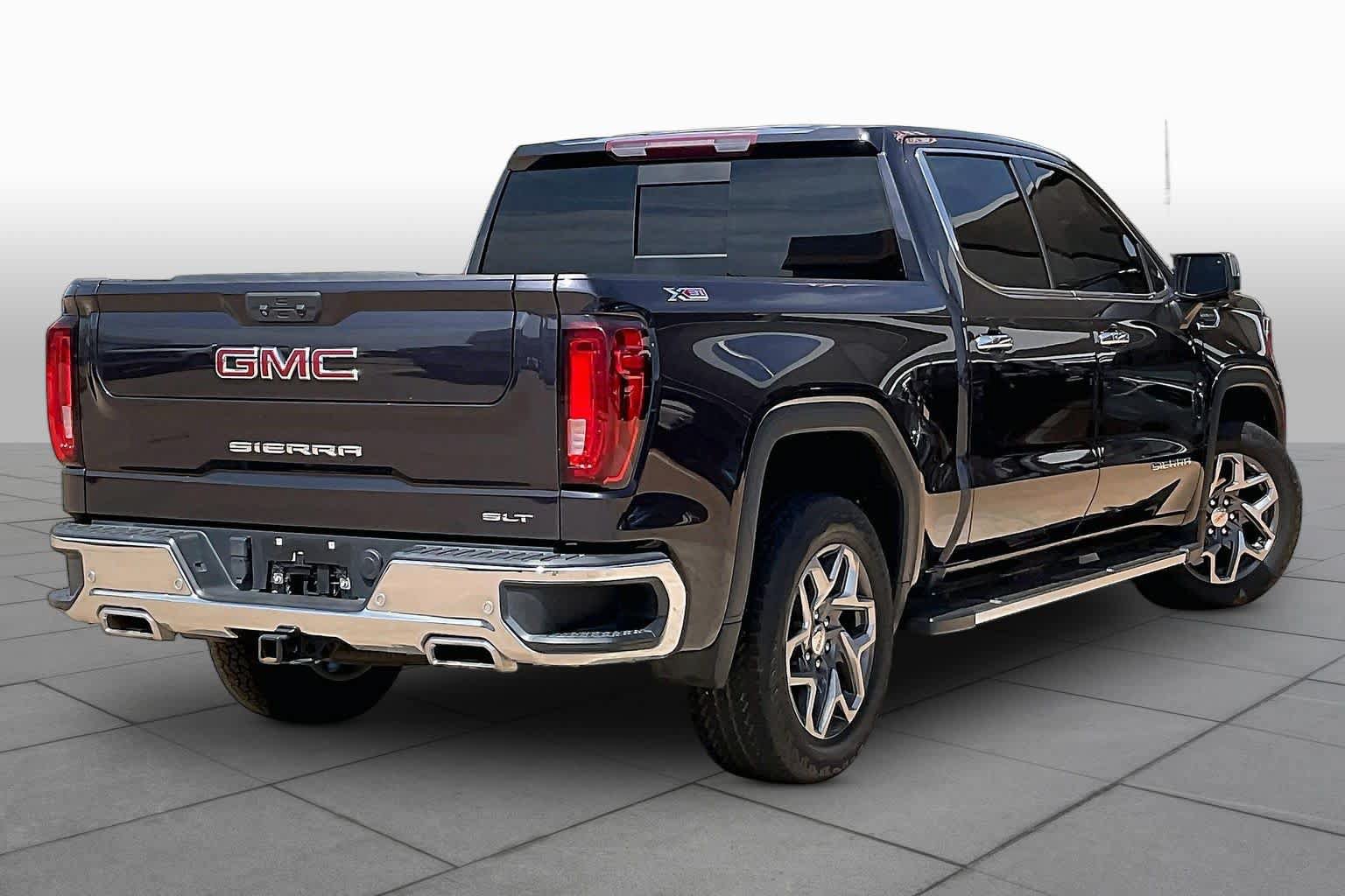 Used 2022 GMC Sierra 1500 SLT w/ SLT Premium Plus Package AWD/4WD image 14