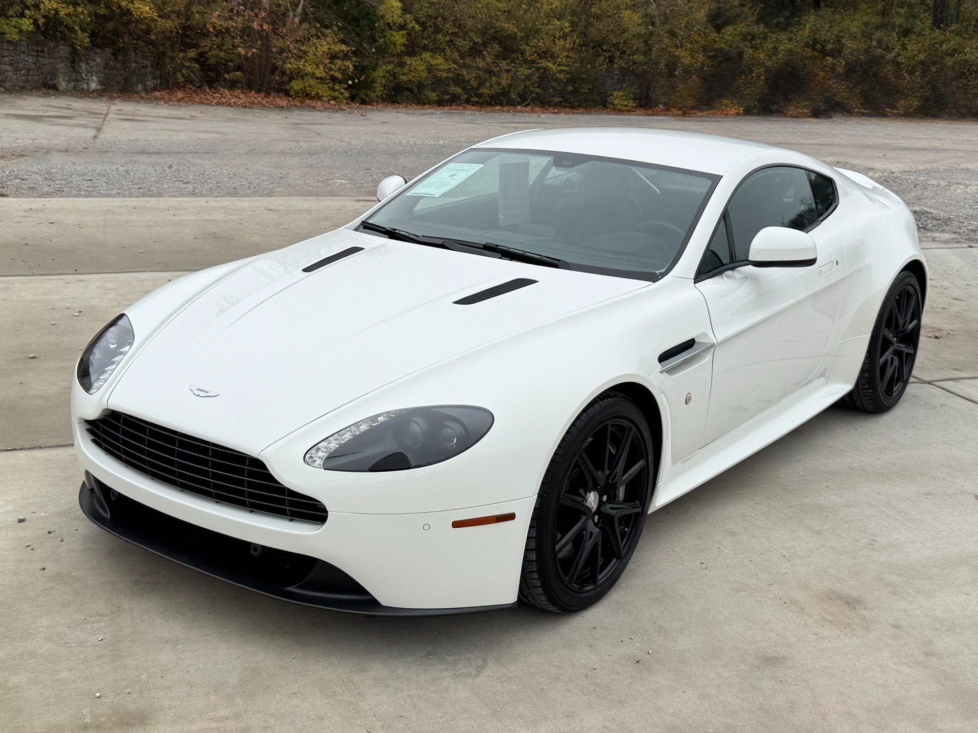 Used 2015 Aston Martin V8 Vantage GT RWD image 2