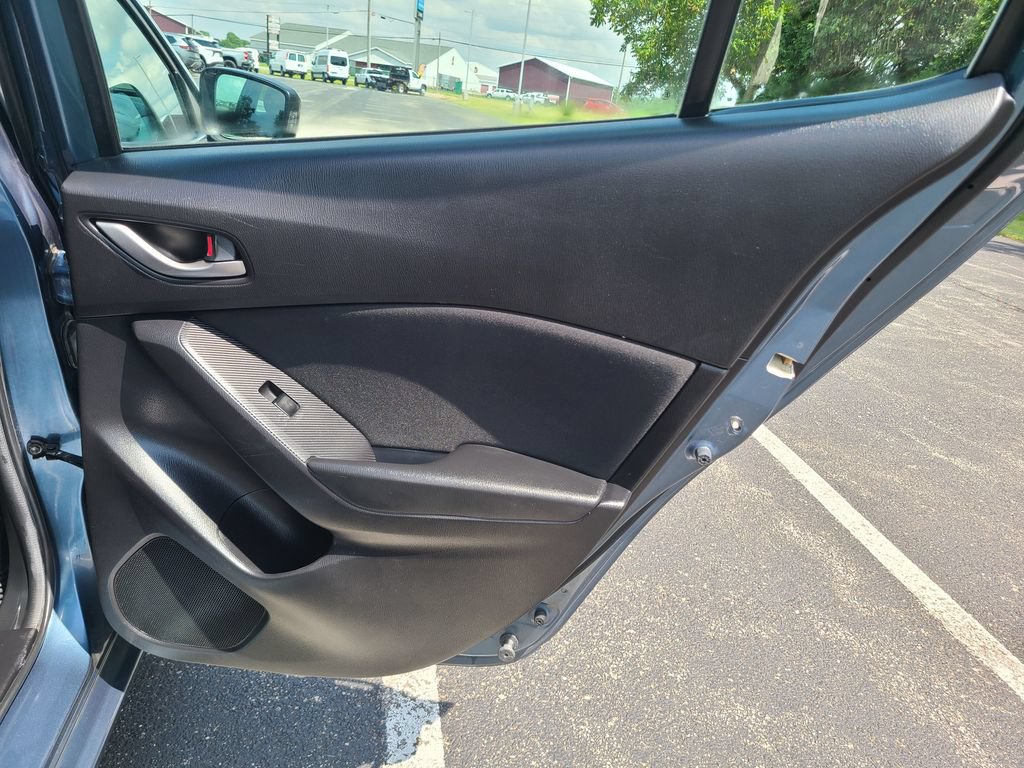 Used 2016 MAZDA MAZDA3 i Sport w/ Preferred Equipment Package FWD image 13
