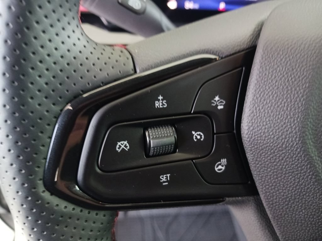 Used 2026 Chevrolet Trax RS w/ Driver Confidence Package FWD image 32