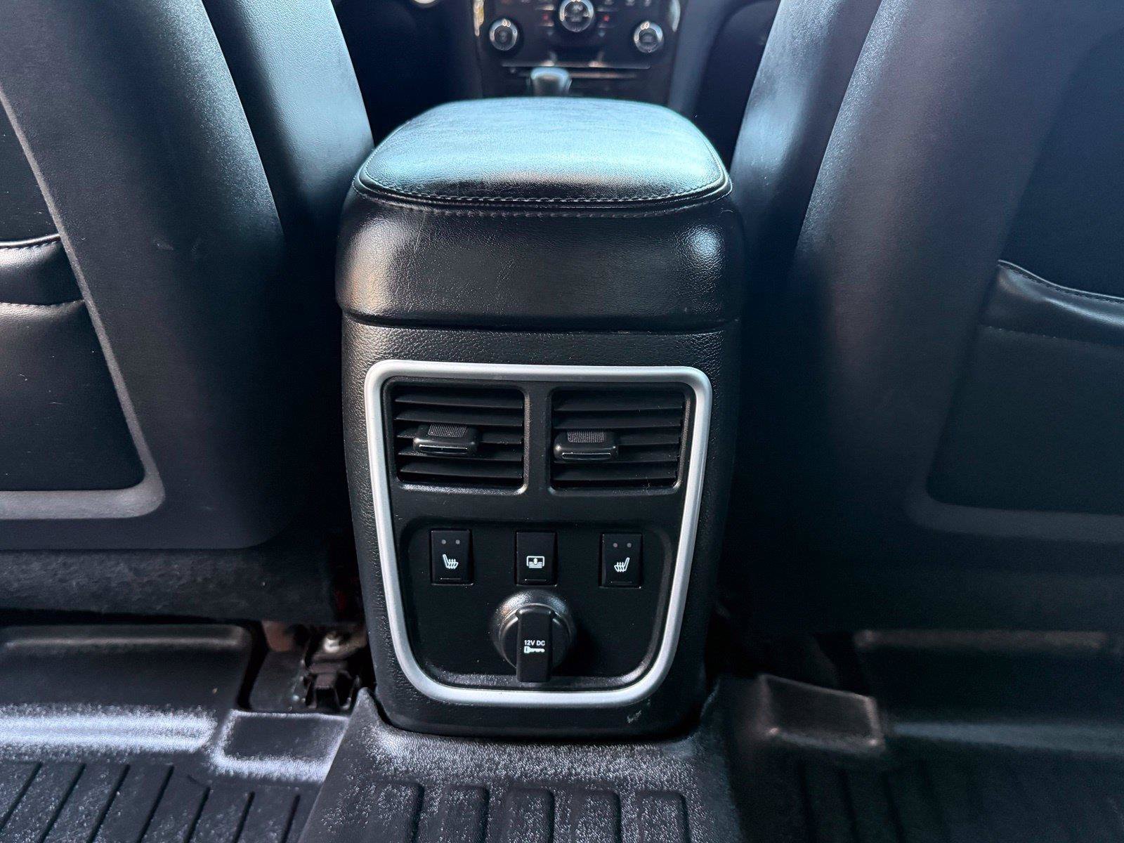 Used 2014 Chrysler 300 C RWD image 29