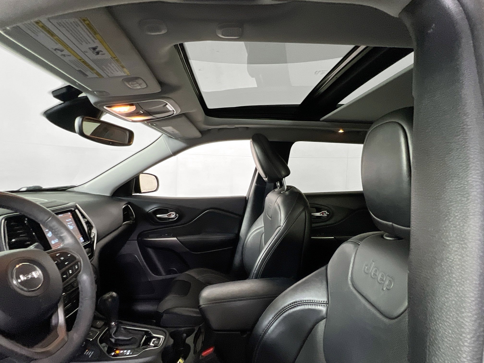 Used 2022 Jeep Cherokee Limited image 21