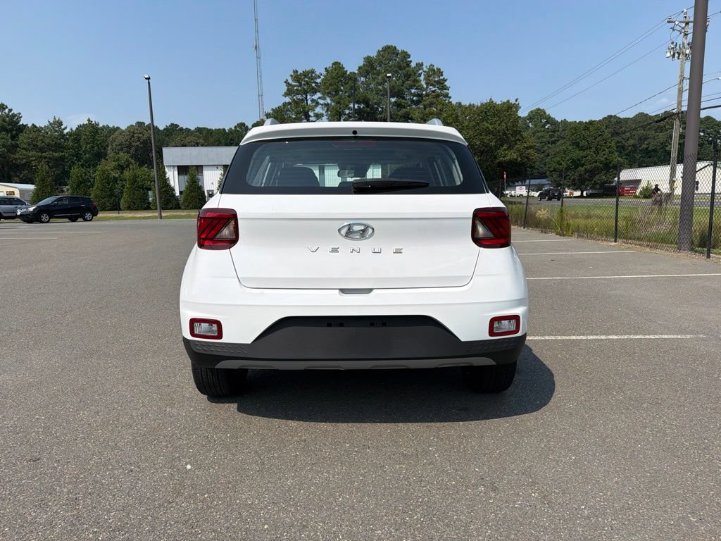 Used 2024 Hyundai Venue SEL FWD image 6
