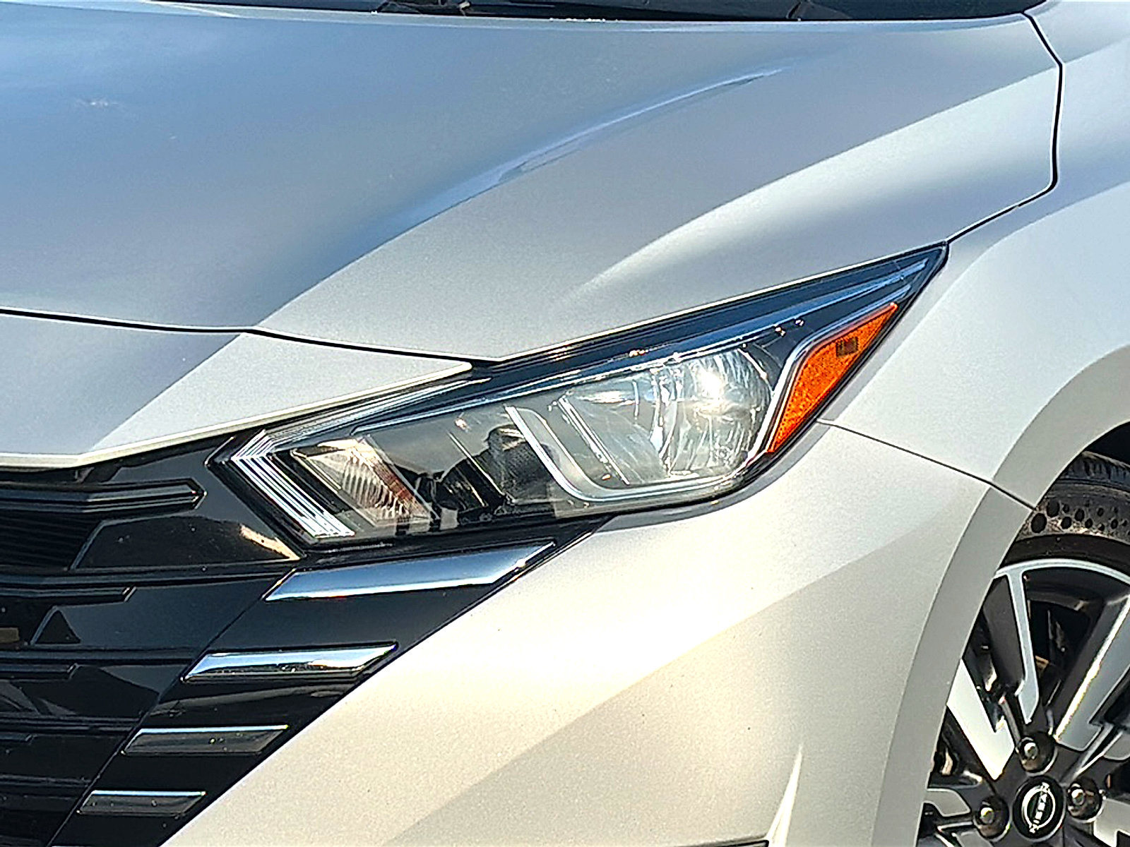 Used 2023 Nissan Versa SV image 4