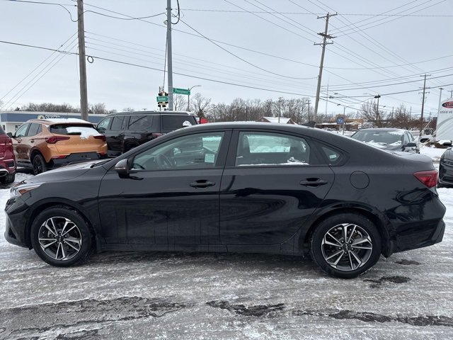 Used 2023 Kia Forte LXS w/ LXS Technology Package image 4