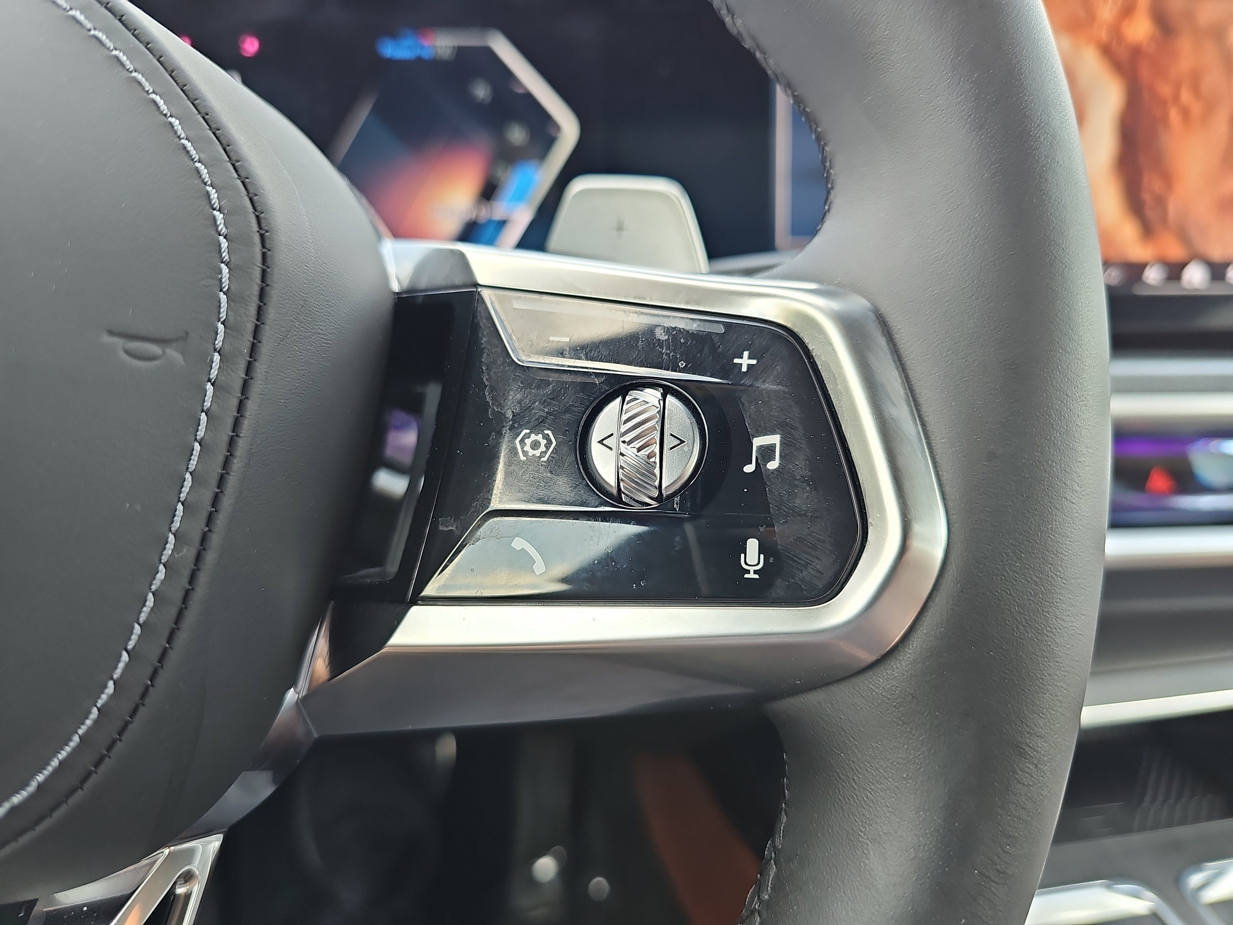 Certified 2025 BMW 750e xDrive image 20