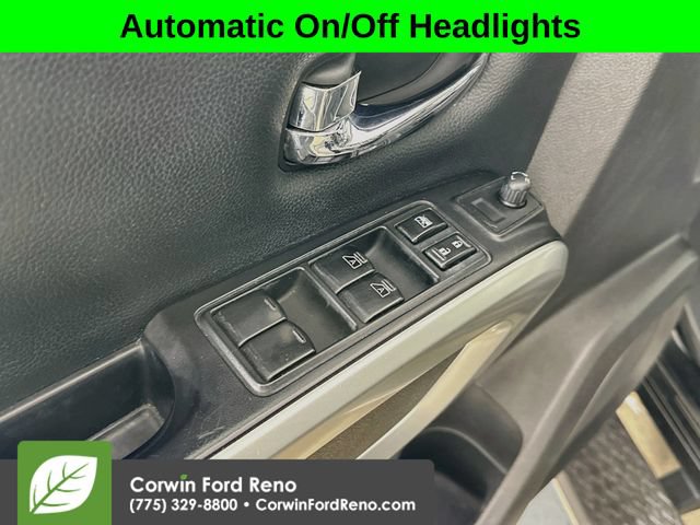 Used 2017 Nissan Titan SV AWD/4WD image 18