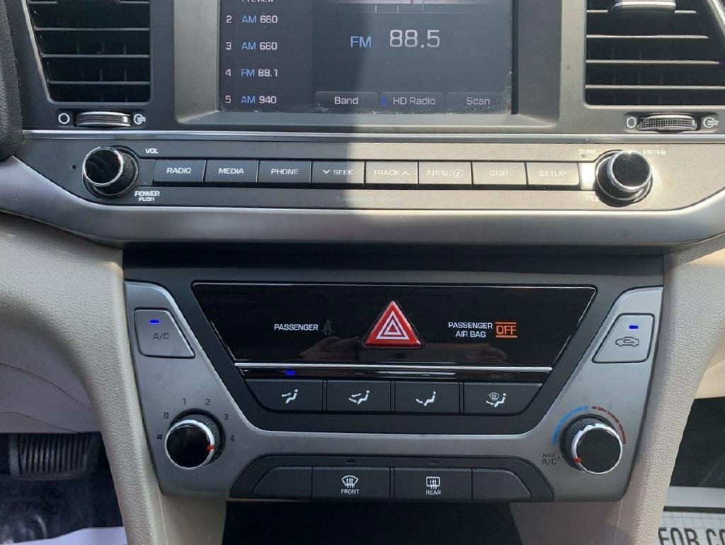 Used 2017 Hyundai Elantra SE image 25
