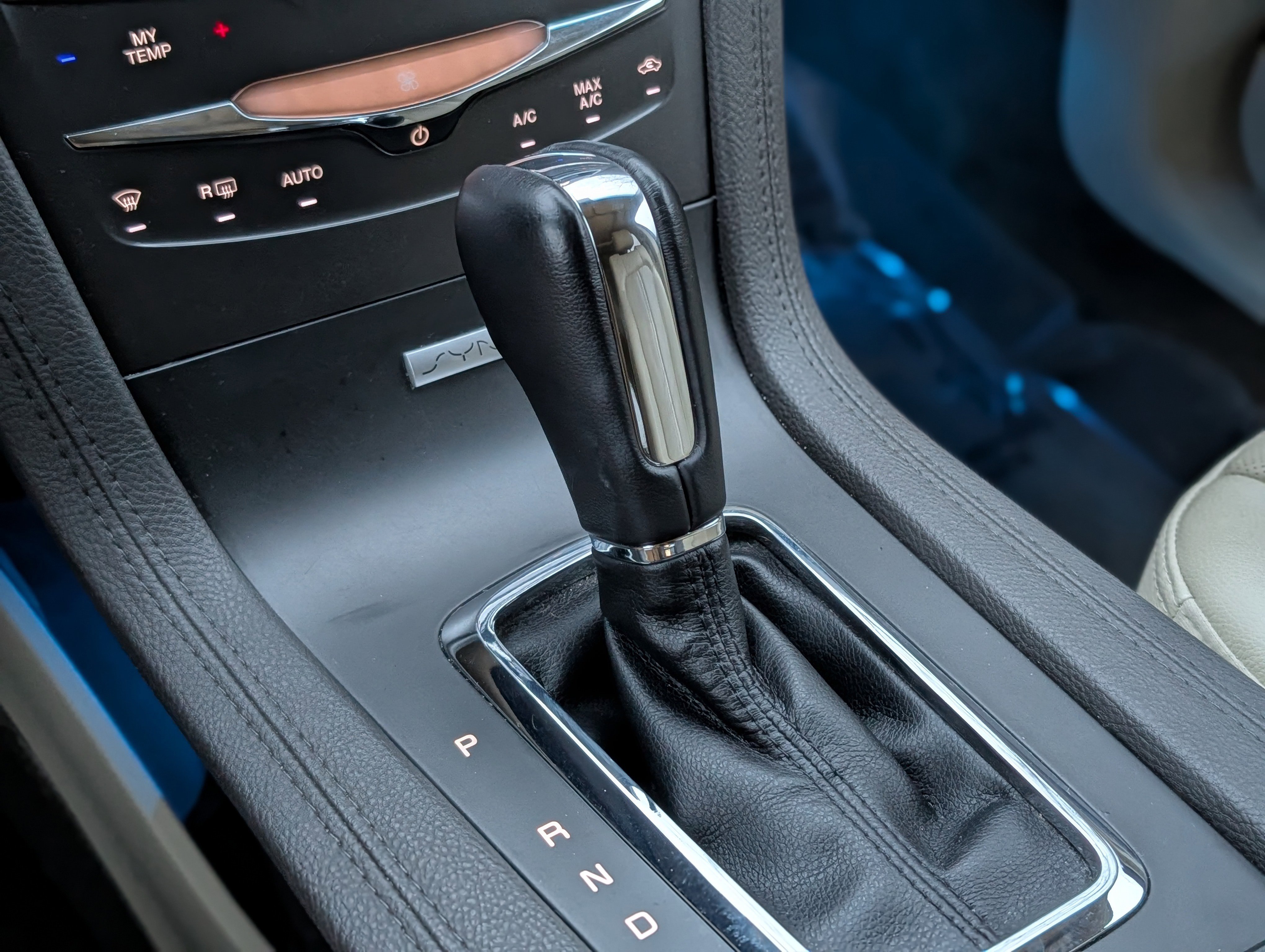 Used 2018 Lincoln MKT AWD image 17