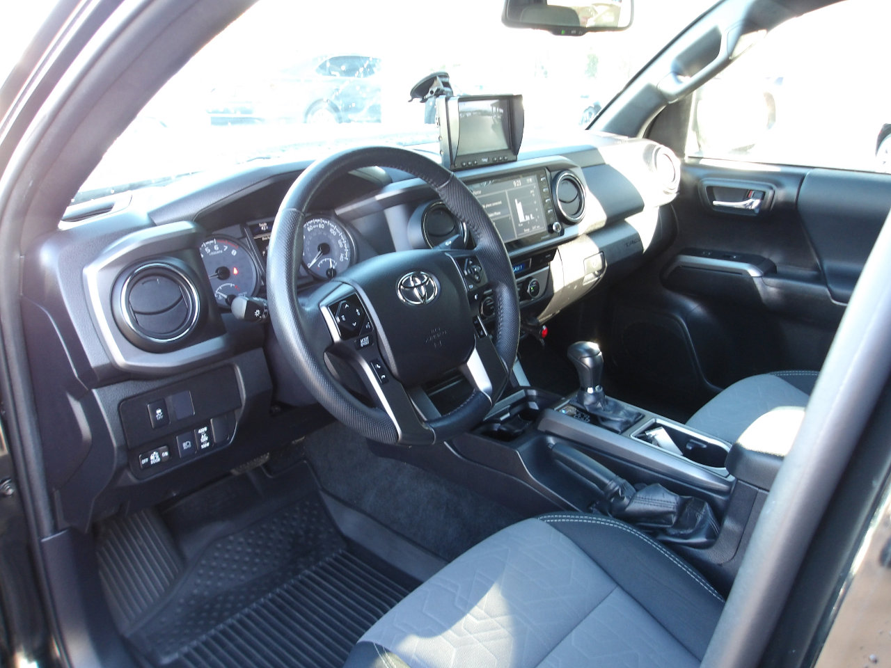 Used 2021 Toyota Tacoma TRD Off-Road w/ Technology Package image 9