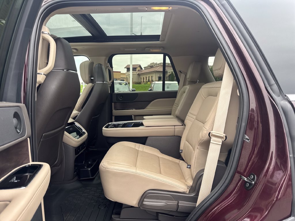 Used 2024 Lincoln Navigator Reserve AWD/4WD image 21
