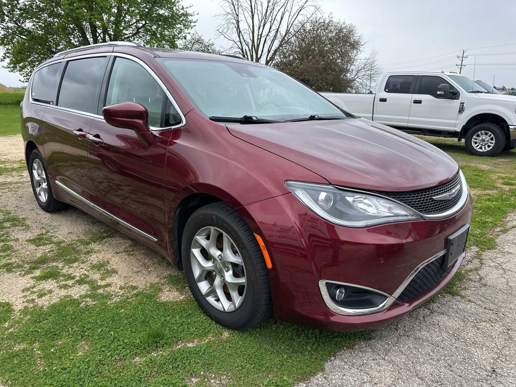 Used 2019 Chrysler Pacifica Touring-L FWD image 2