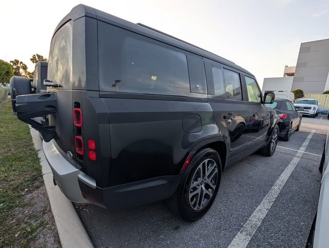Used 2023 Land Rover Defender 130 SE image 11