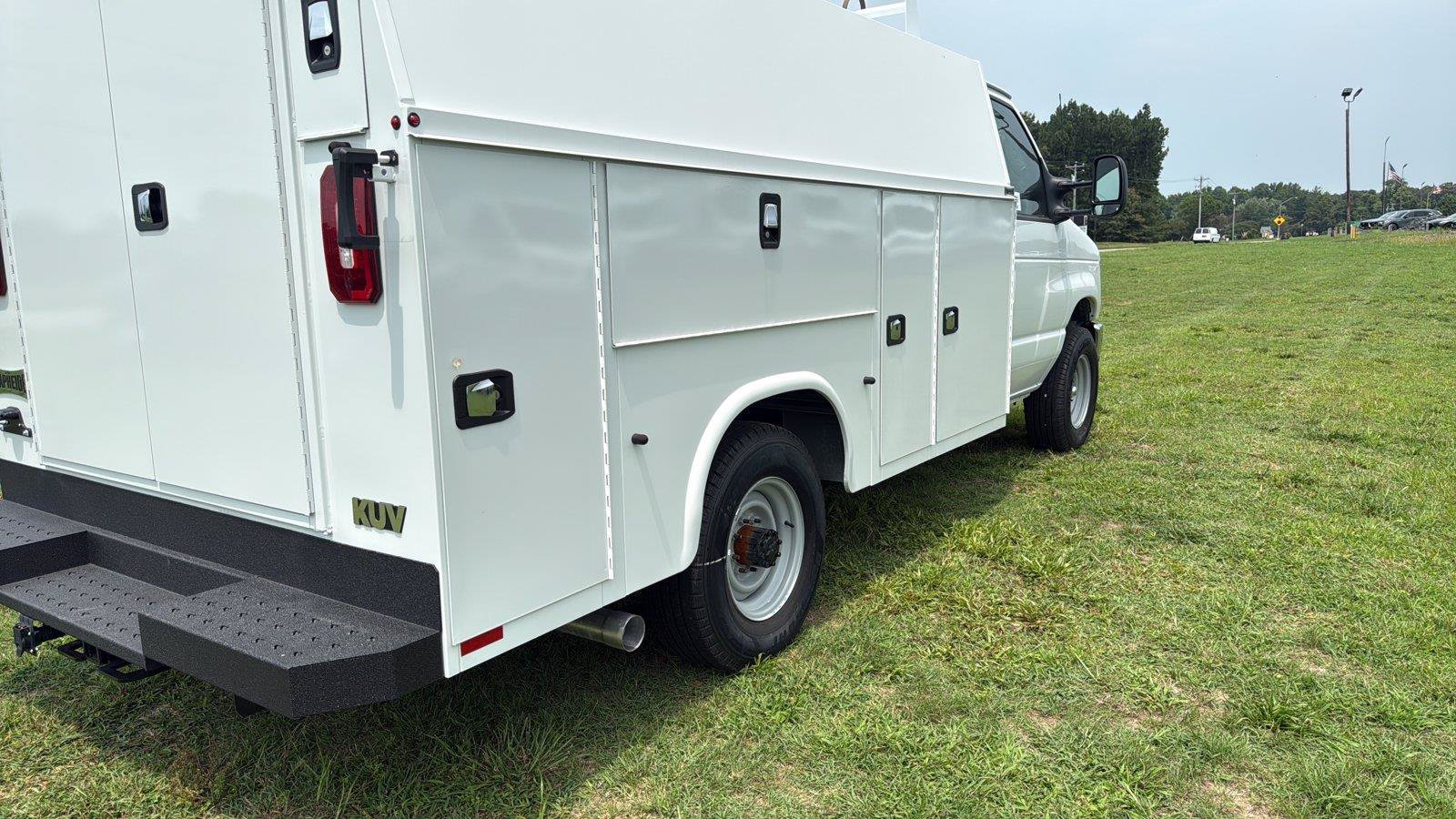 New 2027 Ford E-350 and Econoline 350 Super Duty w/ Power Equipment Group RWD image 27