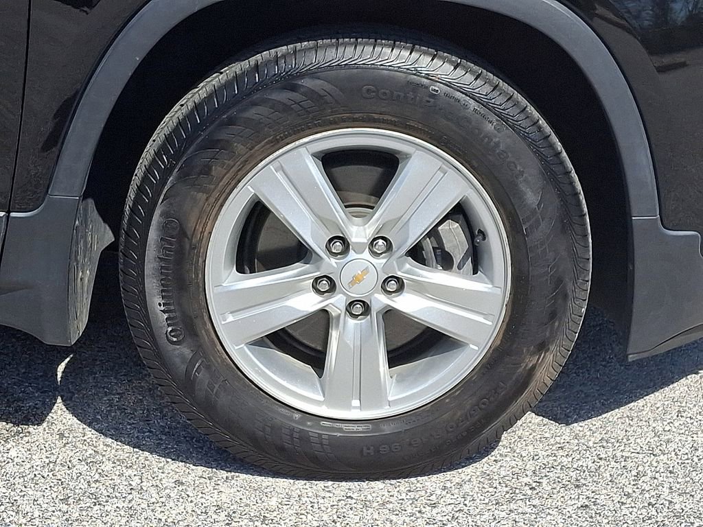 Used 2020 Chevrolet Trax LT w/ LT Convenience Package image 11