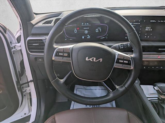 Used 2024 Kia Telluride EX w/ EX Captain's Chair Package image 12