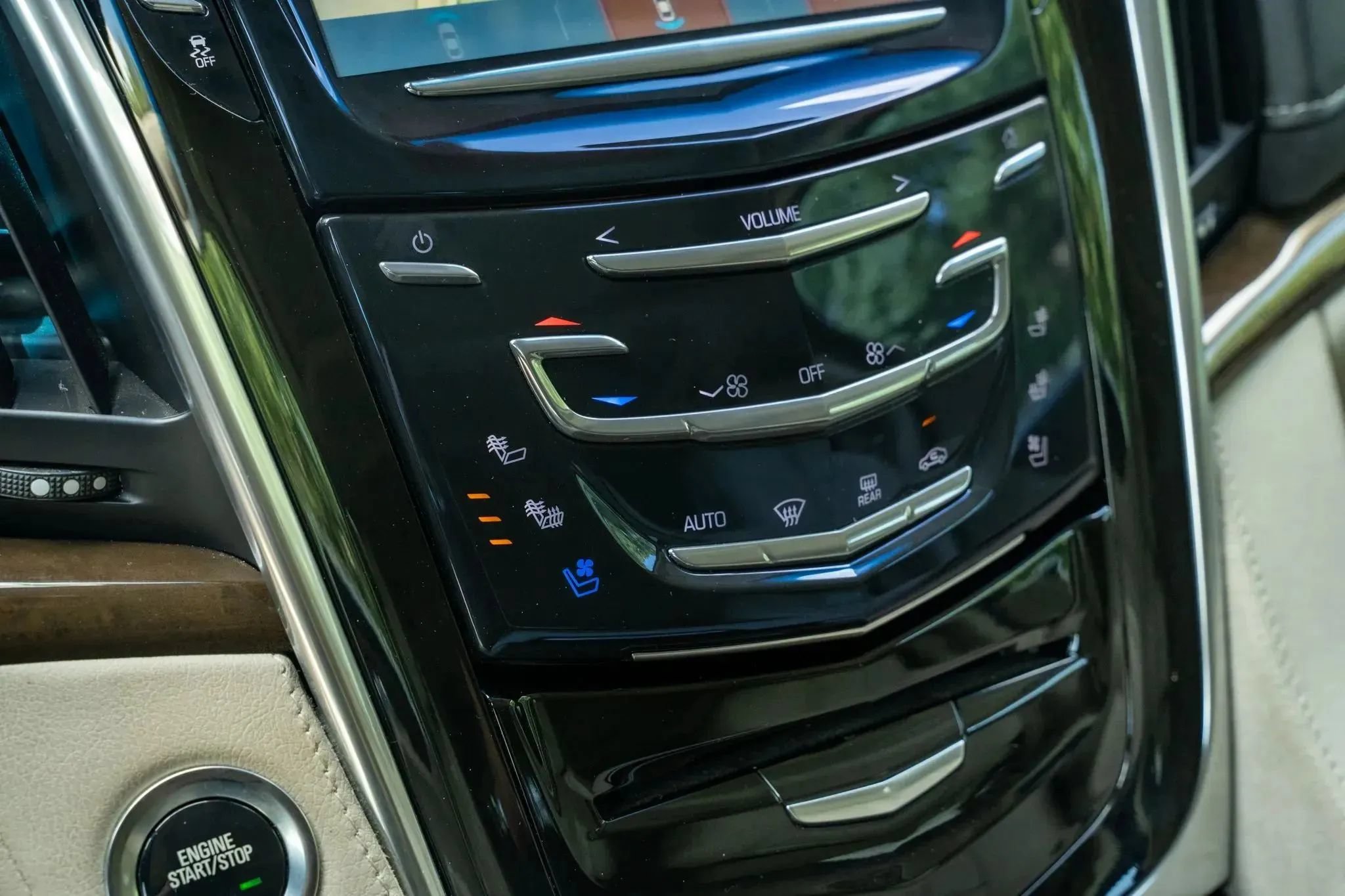 Used 2020 Cadillac Escalade Luxury RWD image 24