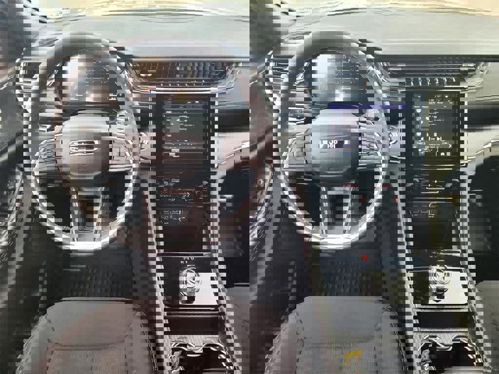 Used 2024 Jeep Grand Cherokee Laredo X image 13