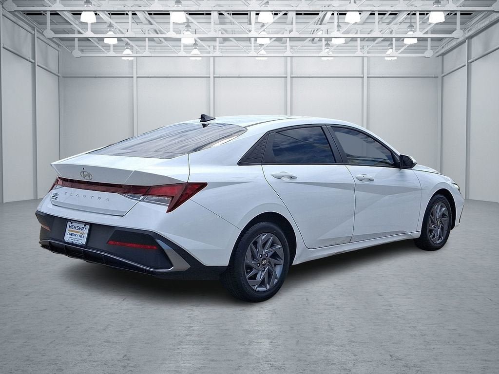 Used 2024 Hyundai Elantra SEL FWD image 5