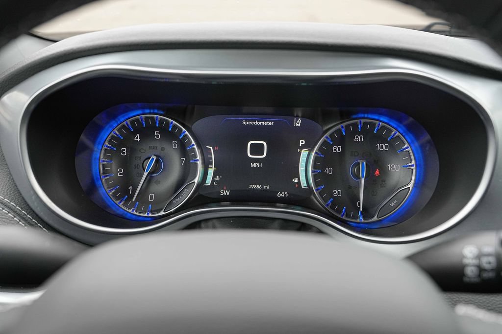 Used 2025 Chrysler Pacifica Limited FWD image 35