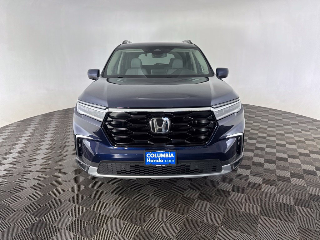 Certified 2025 Honda Pilot Touring image 3