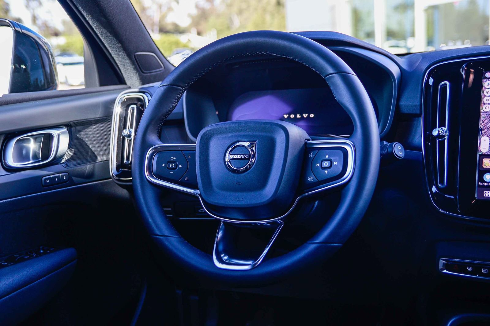 Used 2023 Volvo XC40 Recharge Core image 16