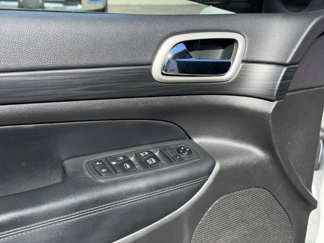 Certified 2021 Jeep Grand Cherokee Laredo AWD/4WD image 16