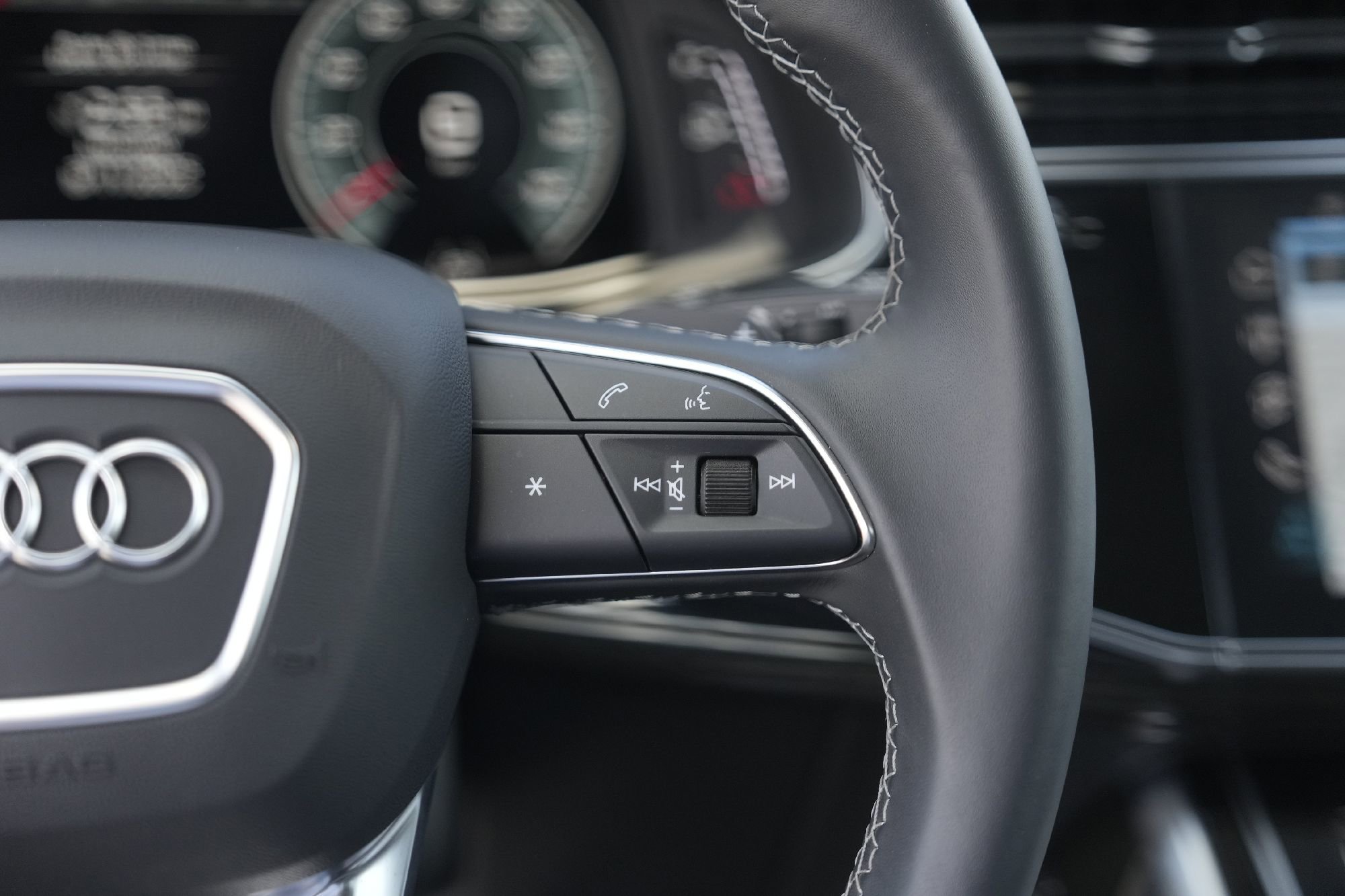 Certified 2025 Audi Q8 Premium Plus w/ Premium Plus Package image 14