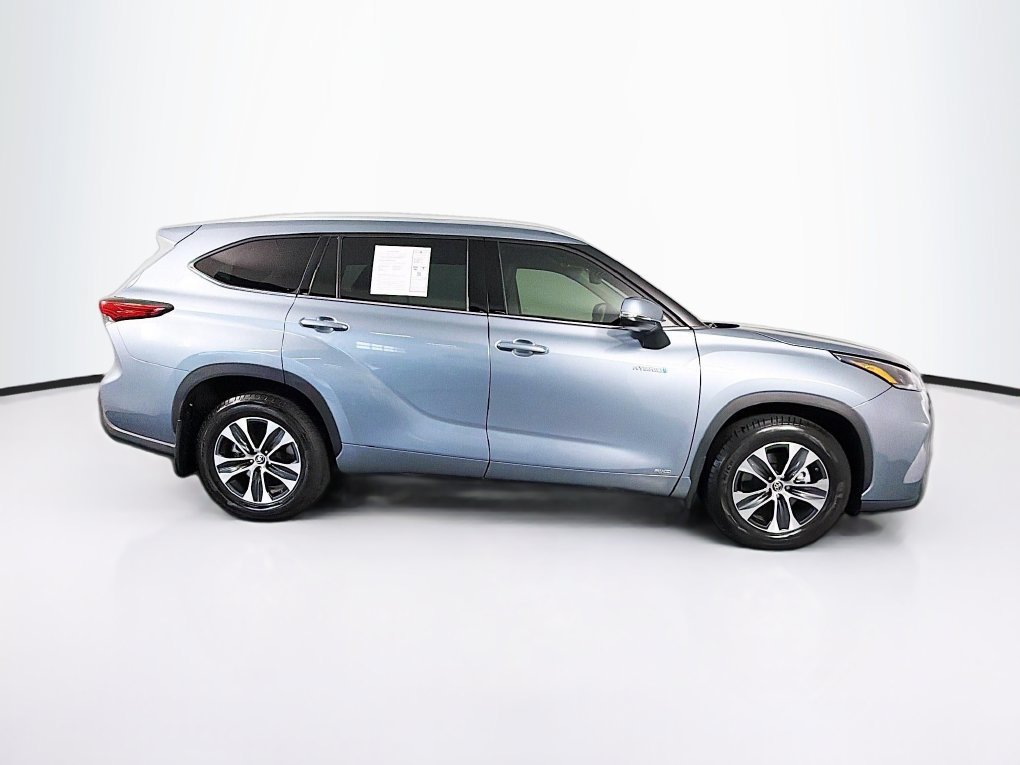 Used 2021 Toyota Highlander XLE AWD/4WD image 6