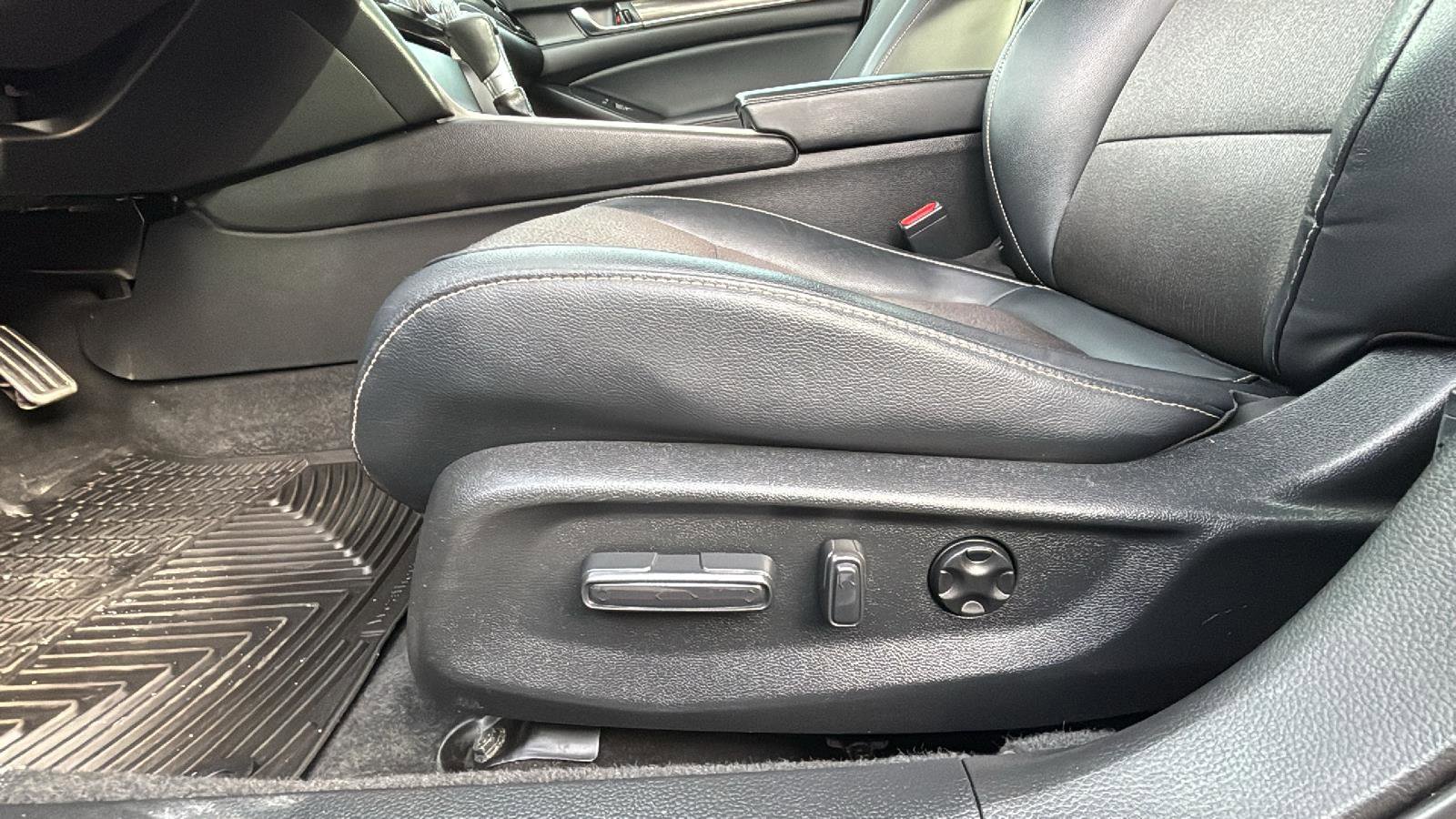 Used 2018 Honda Accord Sport image 21