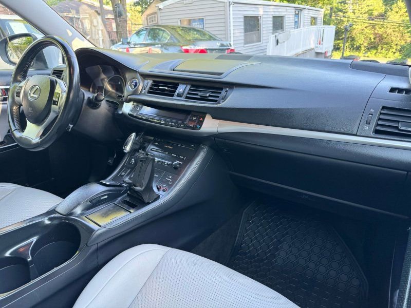 Used 2012 Lexus CT 200h Premium w/ Leather Pkg FWD image 15