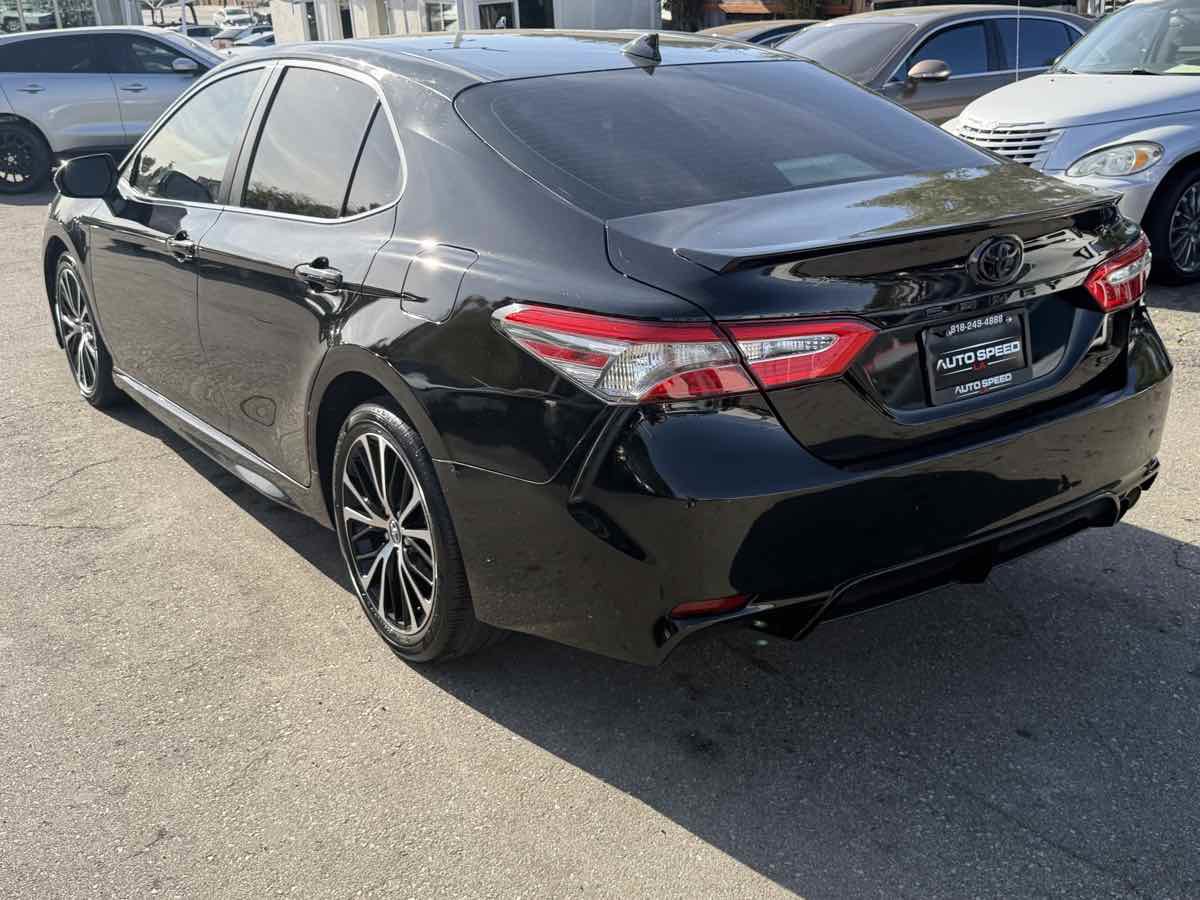 Used 2019 Toyota Camry SE FWD image 6