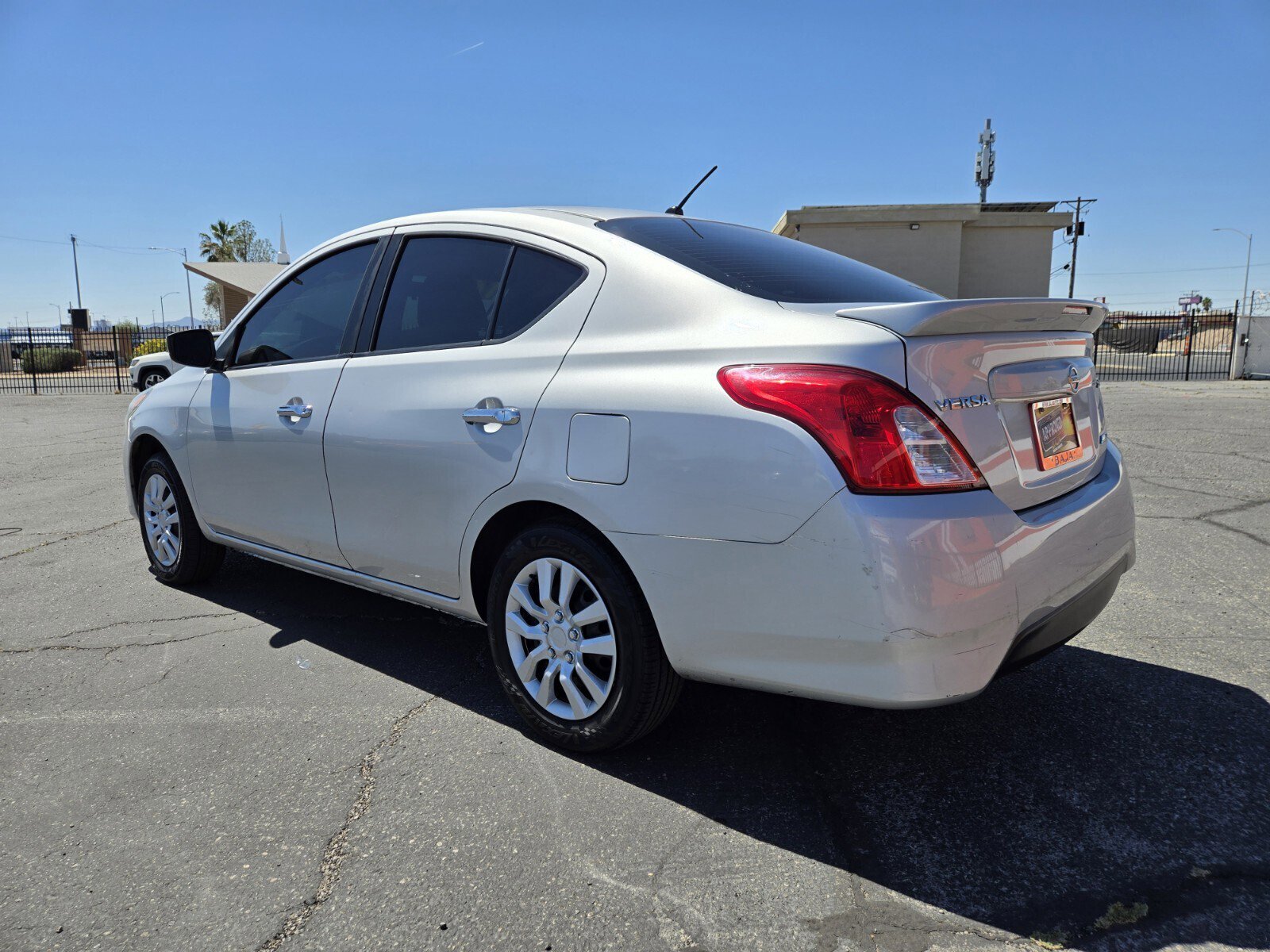 Used 2016 Nissan Versa SV FWD image 4