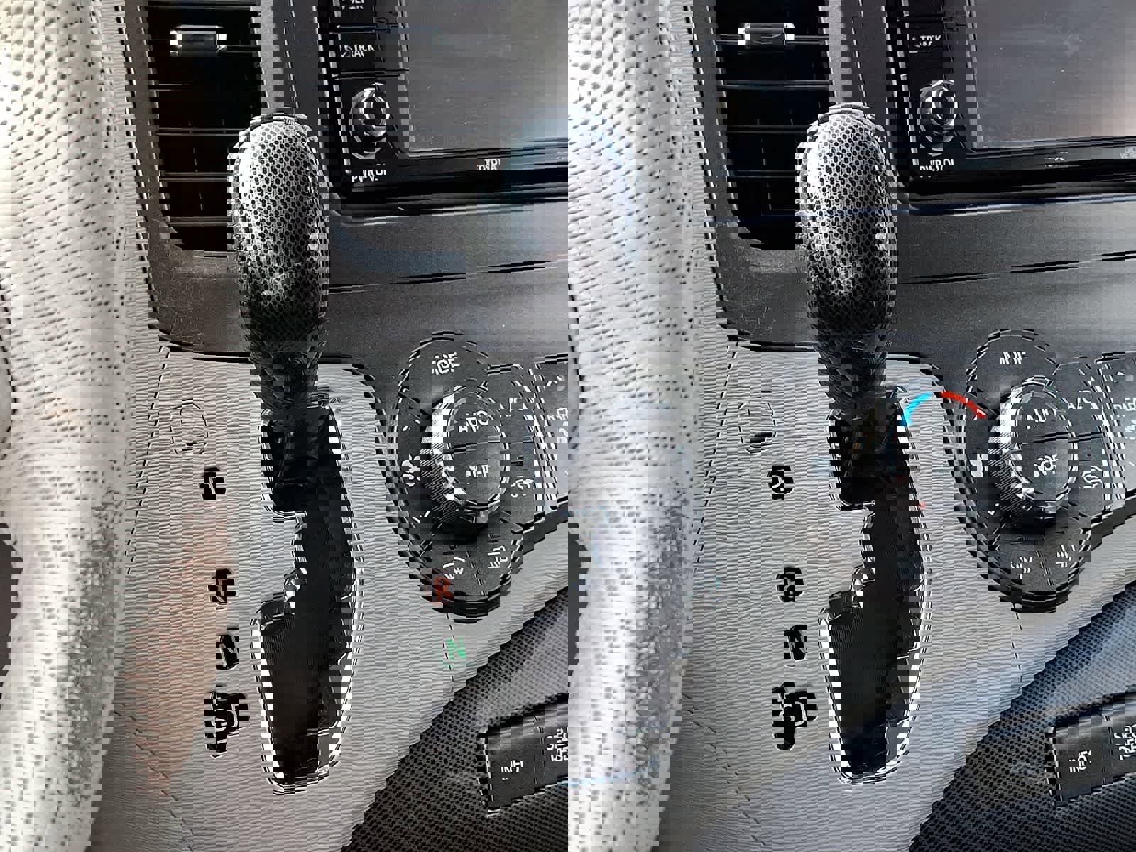 Used 2014 Toyota Sienna SE image 18